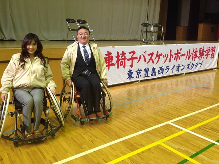 千登世橋中学校体育館にて、高南小学校の児童への車椅子バスケットボールの体験授業です。1/19