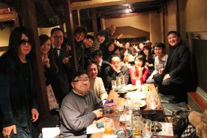 毎月恒例の、豊島区マンガ・アニメコンテンツ関係者会合に参加しました。 今回は漫画家さん、俳優、声優、歌手、コスプレイヤー等、ポップカルチャーやエンターテインメントに関係する業界関係者約30名の方々が参加しました。
